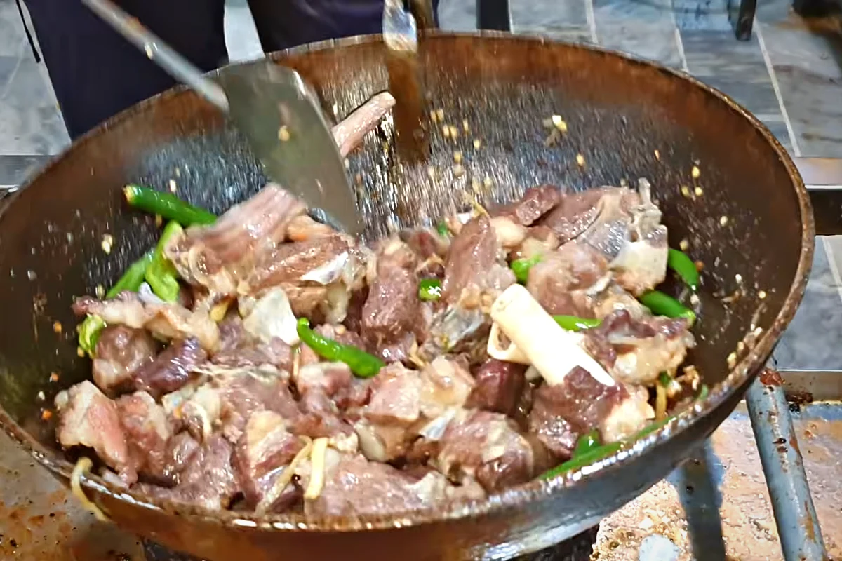 Mutton karahi after removing extra oil, ready for crushed black pepper