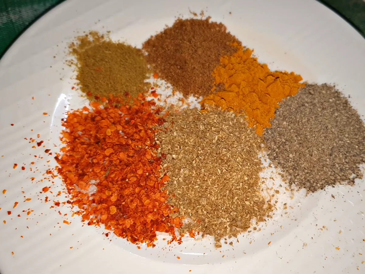 Crushed coriander, crushed red chilli, cumin, garam masala, turmeric and black pepper for dal makhani