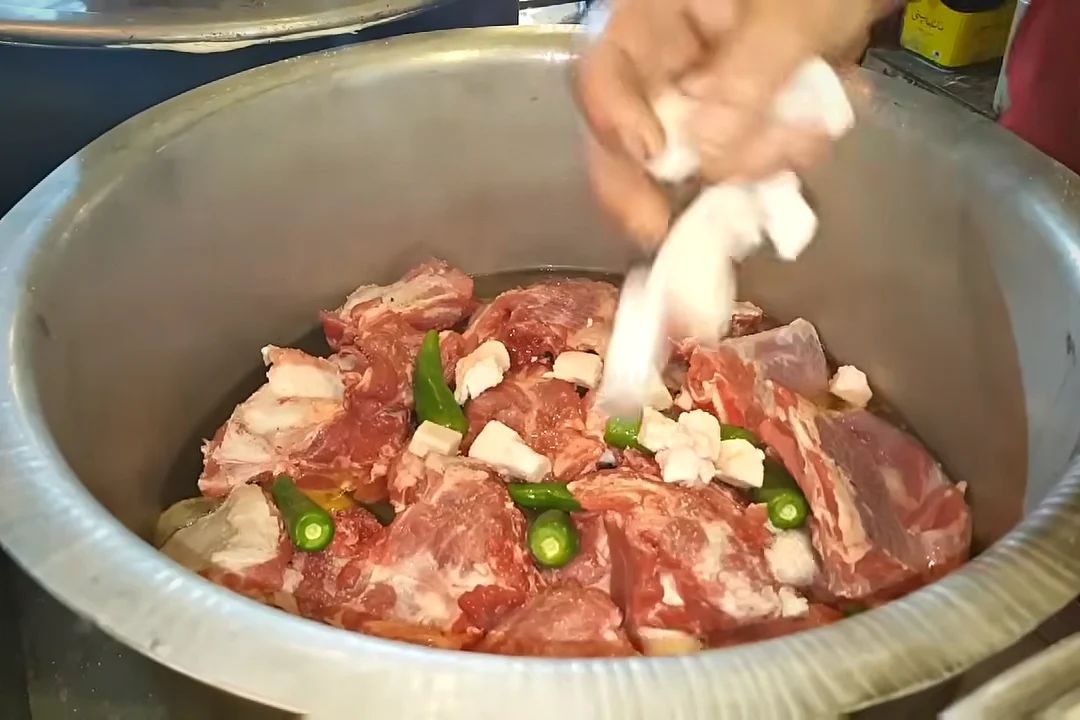 Cubes of lamb tail fat (chakki) added to mutton rosh