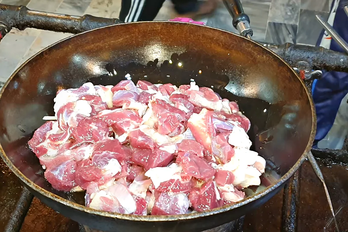 2 kg raw mutton pieces in a karahi for sulemani karahi