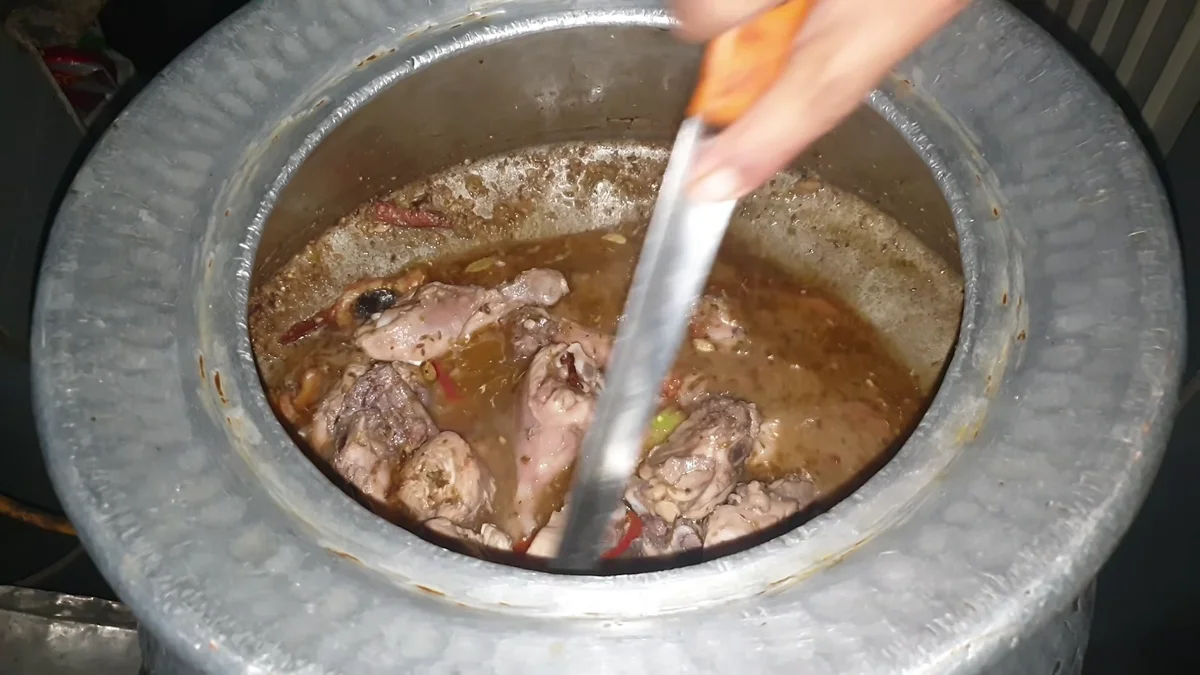 Water added to make the pulao yakhni