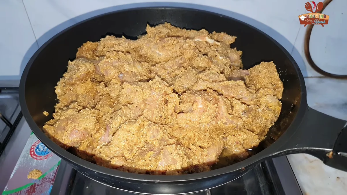 Marinated beef layers in the pan before cooking