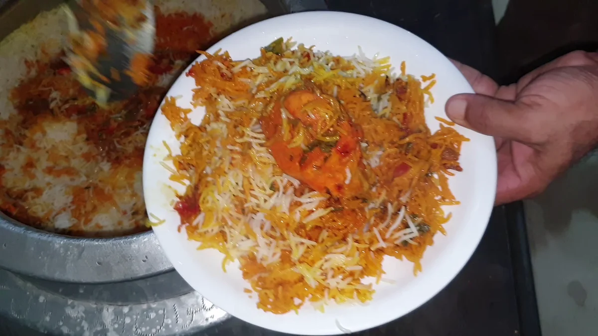 Plate of Asad Pakwan chicken biryani with a piece of chicken