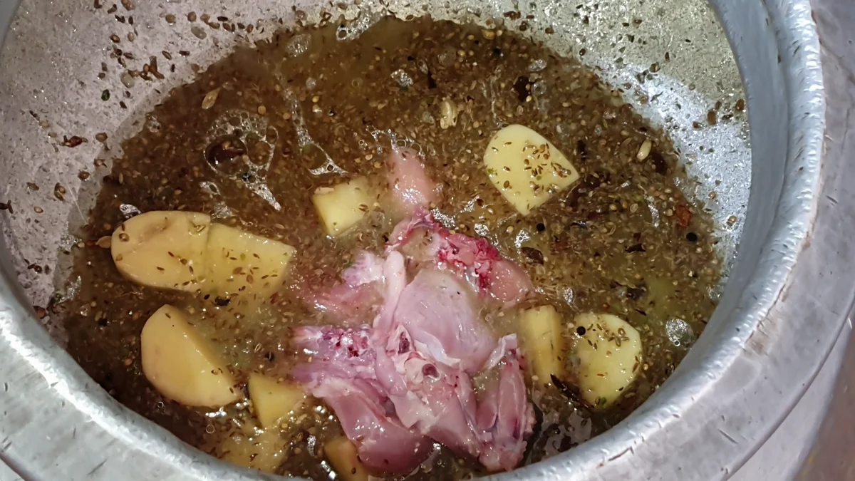 Potatoes and chicken in the gravy base