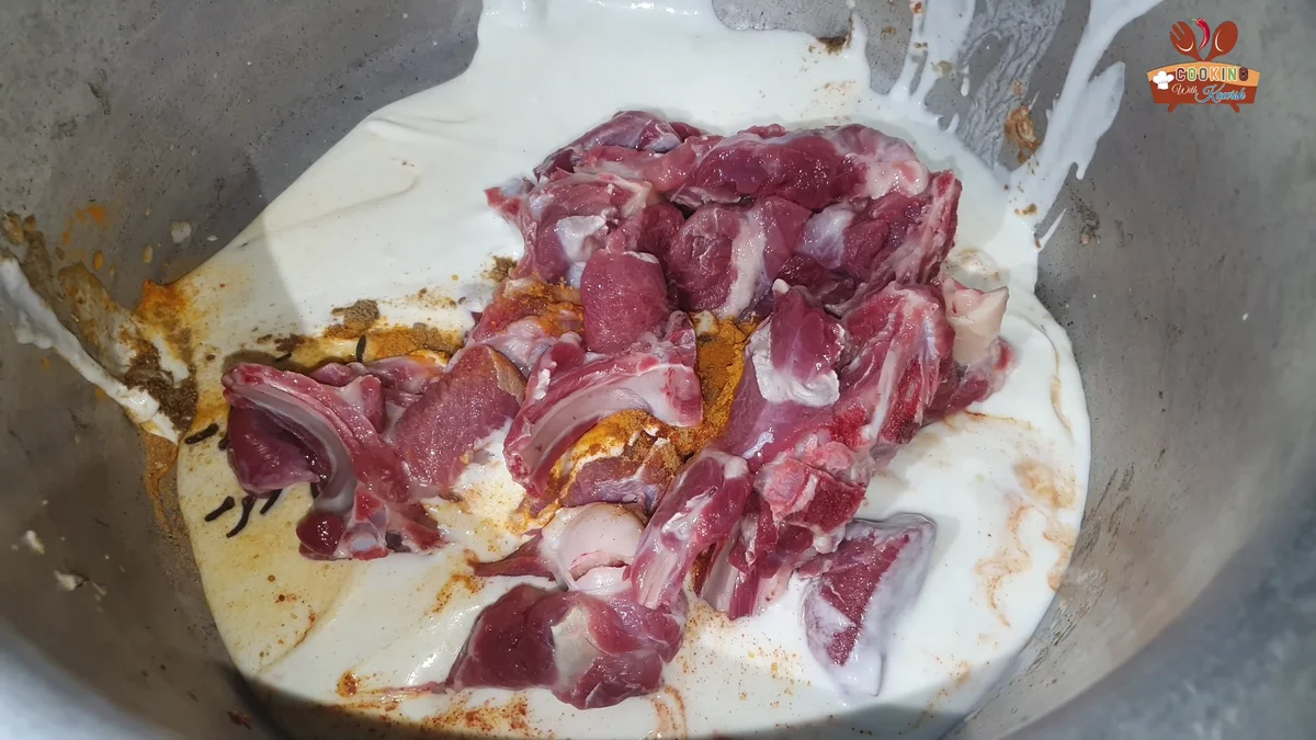 Mutton pieces added to the yogurt masala