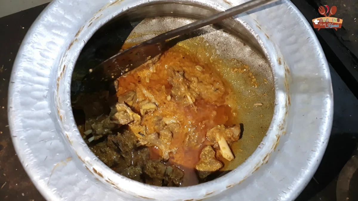 Tender mutton in the korma gravy