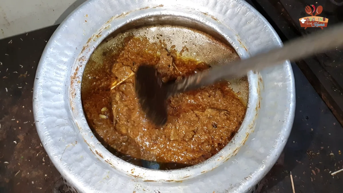 Grainy korma gravy coating the mutton