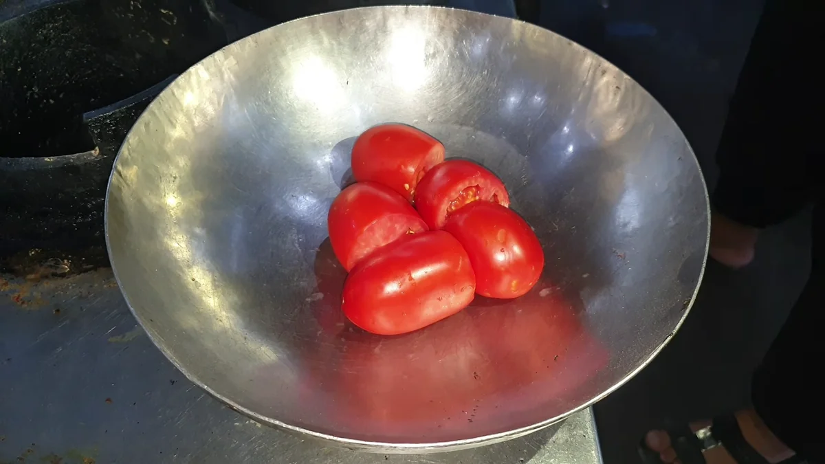 Fresh tomatoes in a steel bowl for the Lahori karahi