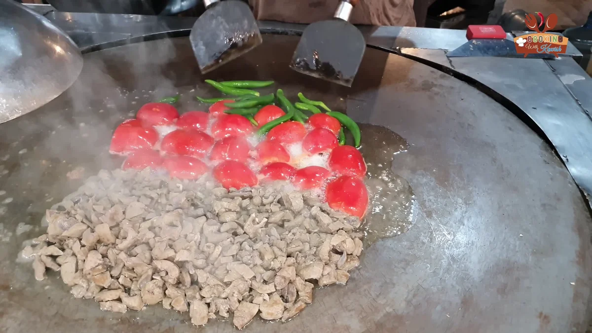 Fresh tomatoes and green chillies added to the liver on the tawa