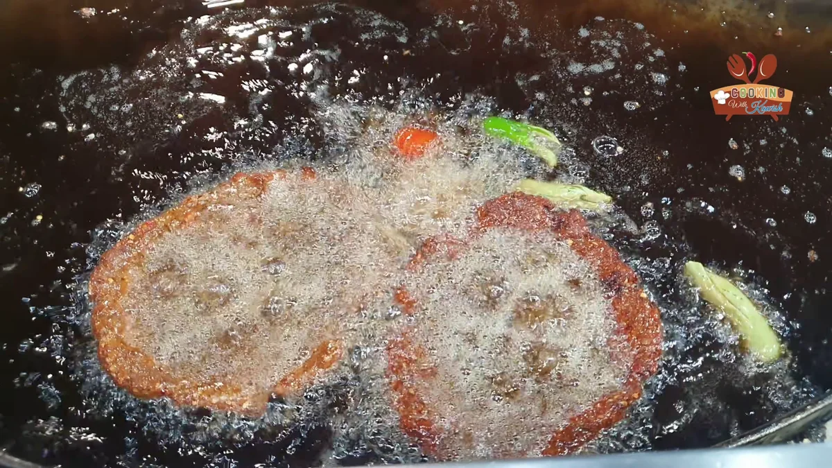 Chapli kababs frying in hot oil