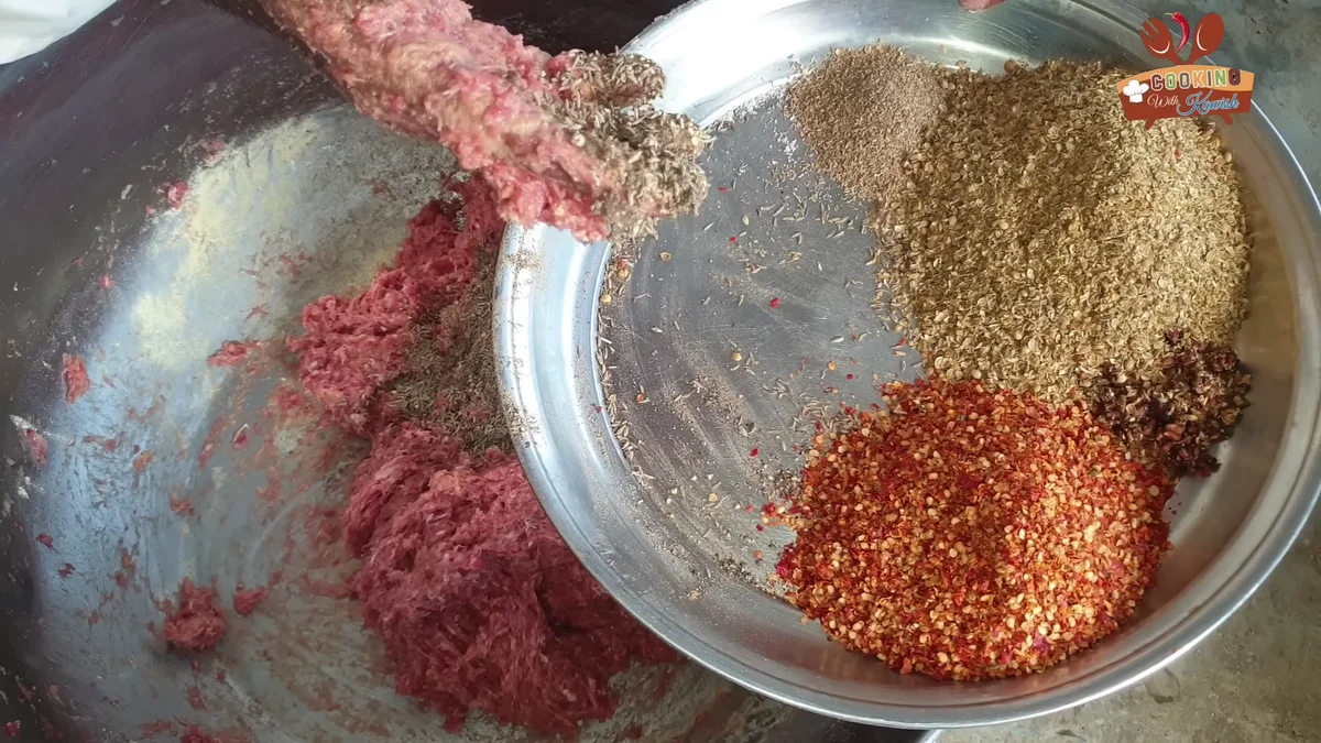 Crushed coriander, red chilli flakes and other chapli spices in a bowl