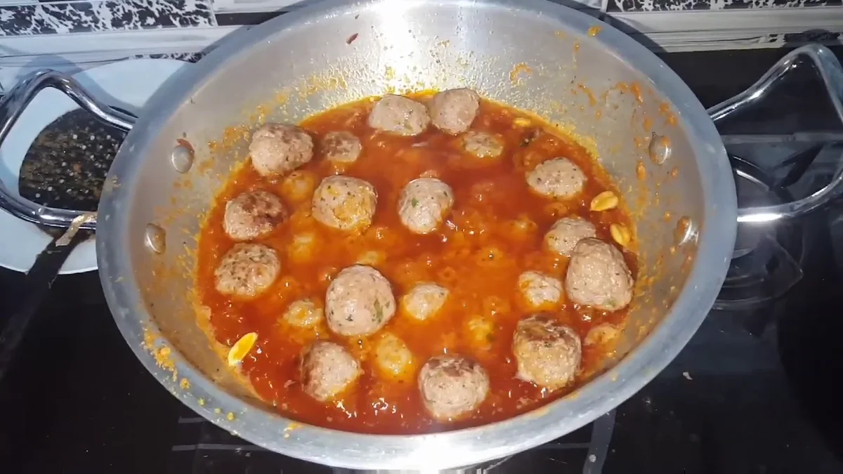 Fried koftas added to the gravy in the karahi