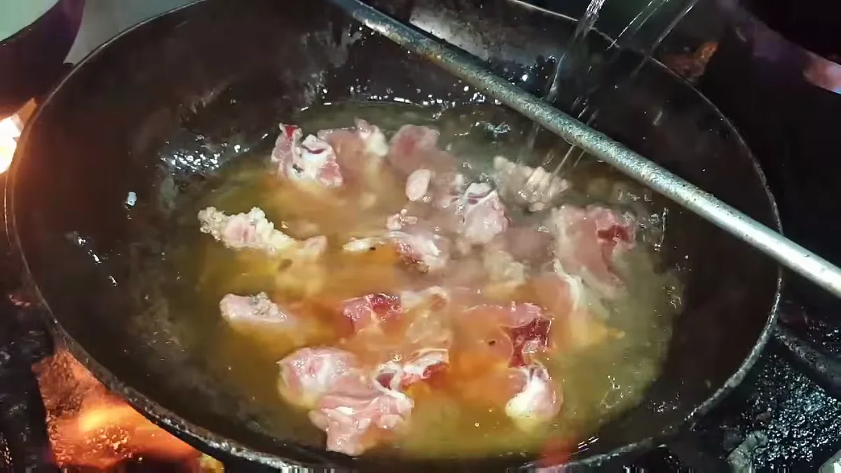 Water added to the mutton in the karahi