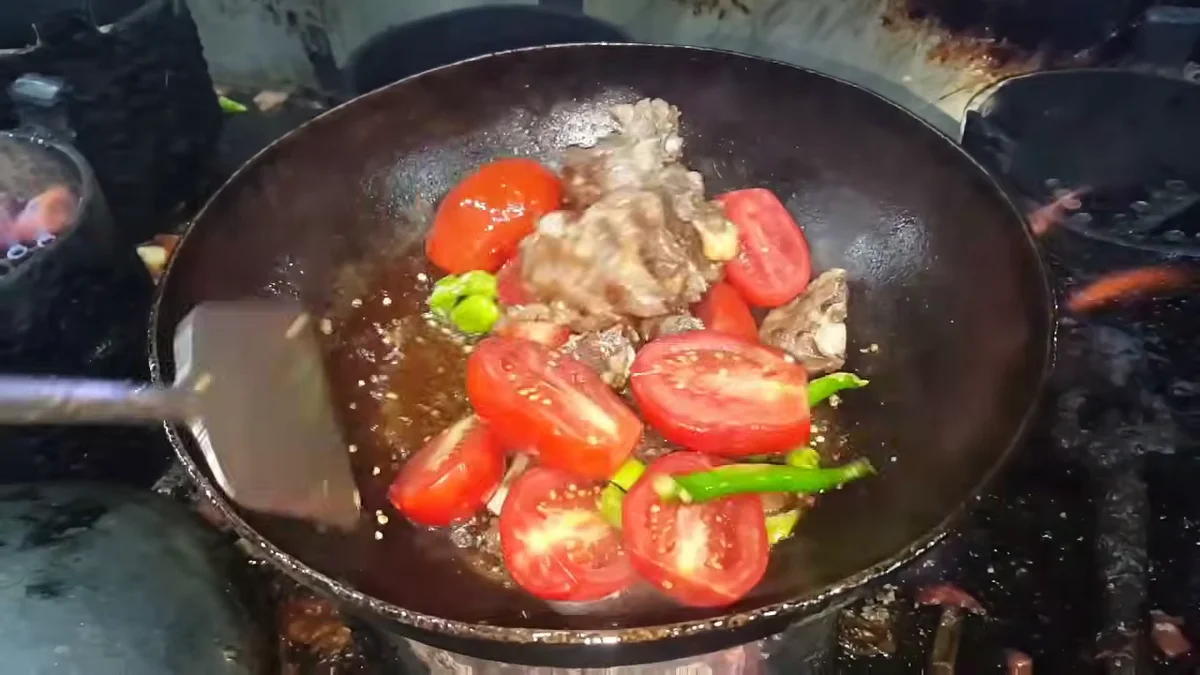 Halved tomatoes added to the Shinwari karahi