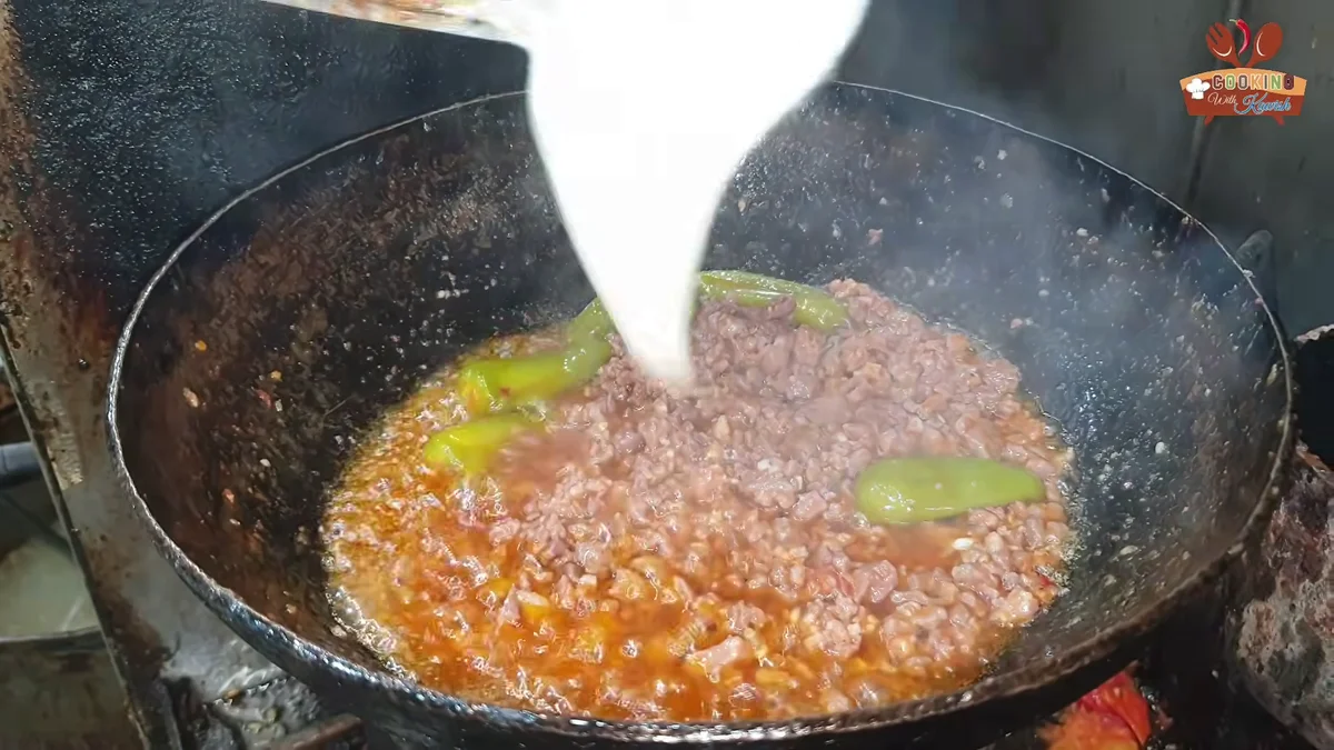 Yogurt poured into the keema karahi